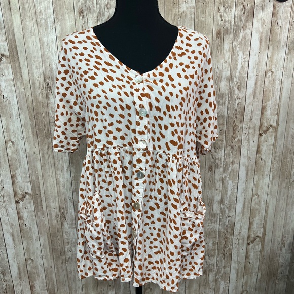 Joelle + Co Tops - Orange and White Buttoned‎ Peplum Tunic